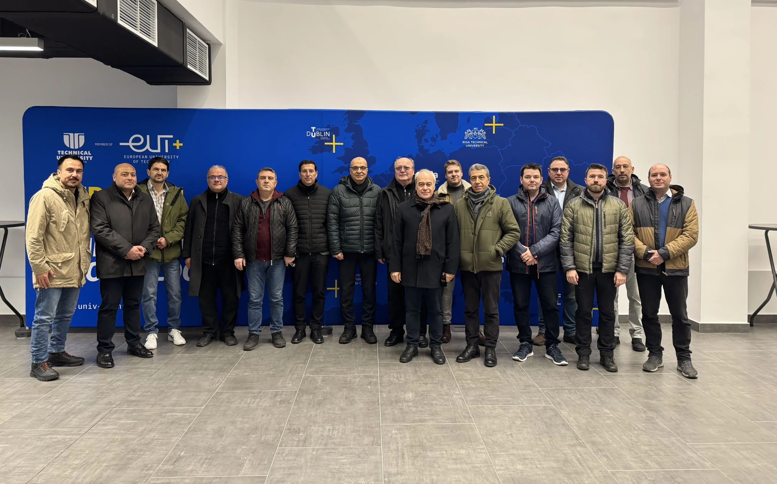 Hibrid ve Elektrikli Taşıtlara Yönelik Sanal ve Artırılmış Gerçeklik Destekli Dijital Eğitim Materyali Geliştirilmesi Projesinin 3. Çalışma Toplantısı Romanya’da Gerçekleştirildi.